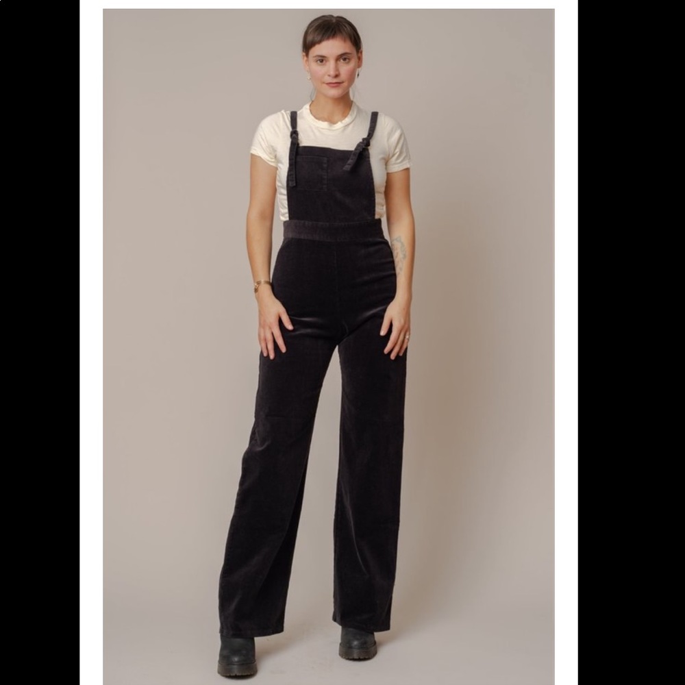 Camel black Curduroy overalls L
